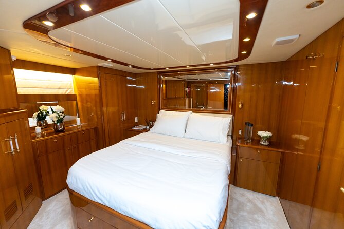 Book 3hr Luxury Yacht Rental Dubai - Get 1hr Free - The crew and service level