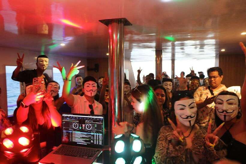 Boracay: Ultimate Party Cruise aboard the Andy World Yacht - Key points to know before boarding