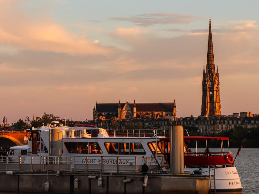 Bordeaux: Garonne River Yacht Cruise with Brunch - A 1950s yacht instead of a standard brunch room