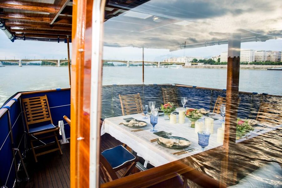 Budapest: Private Danube Yacht Cruise with Welcome Drink - Key points to know before booking