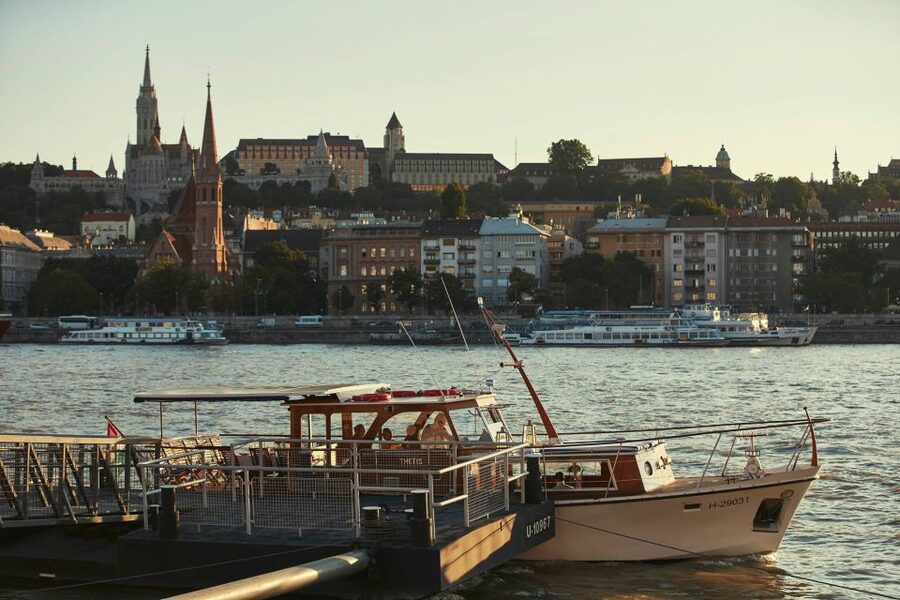 Budapest: Private Danube Yacht Cruise with Welcome Drink - What the $972 group price really means
