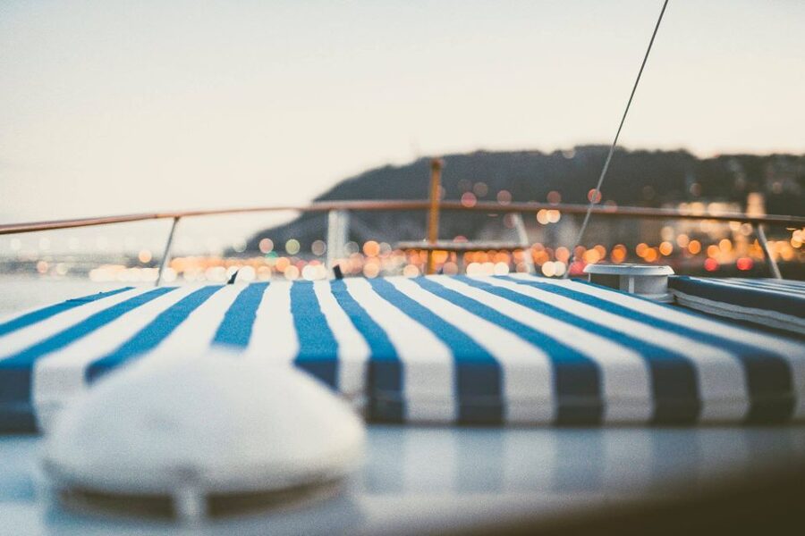 Budapest: Private Danube Yacht Cruise with Welcome Drink - The northbound run to Margaret Island