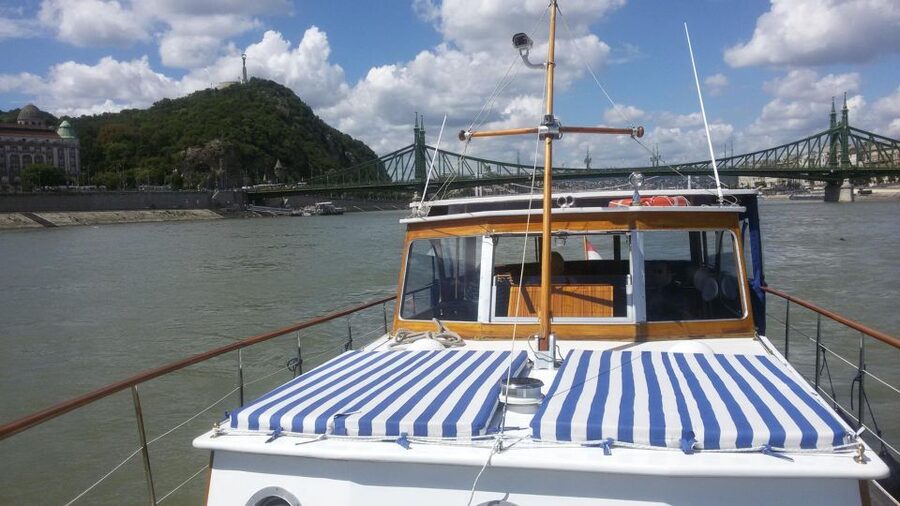 Budapest: Private Danube Yacht Cruise with Welcome Drink - Why sunset timing is worth planning around