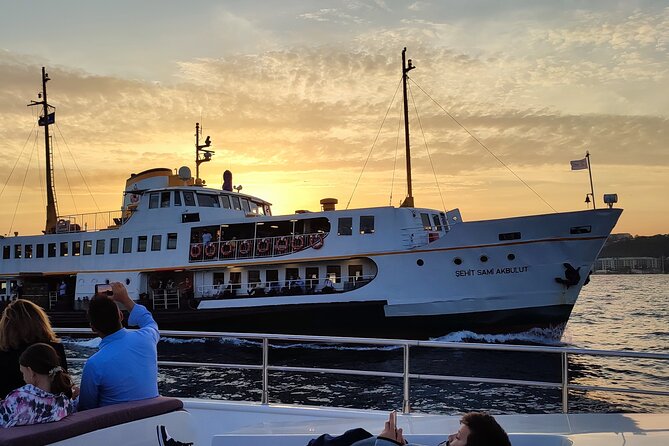Budget Evening Cruise: Dinner, Live Shows & Party - Dinner, drinks, and the onboard program