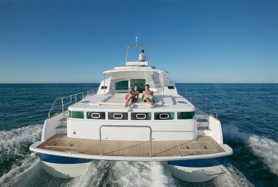 Busan: Group Sightseeing Yacht Cruise with Snacks and Drinks - Drinks, snacks, music, and the photo service