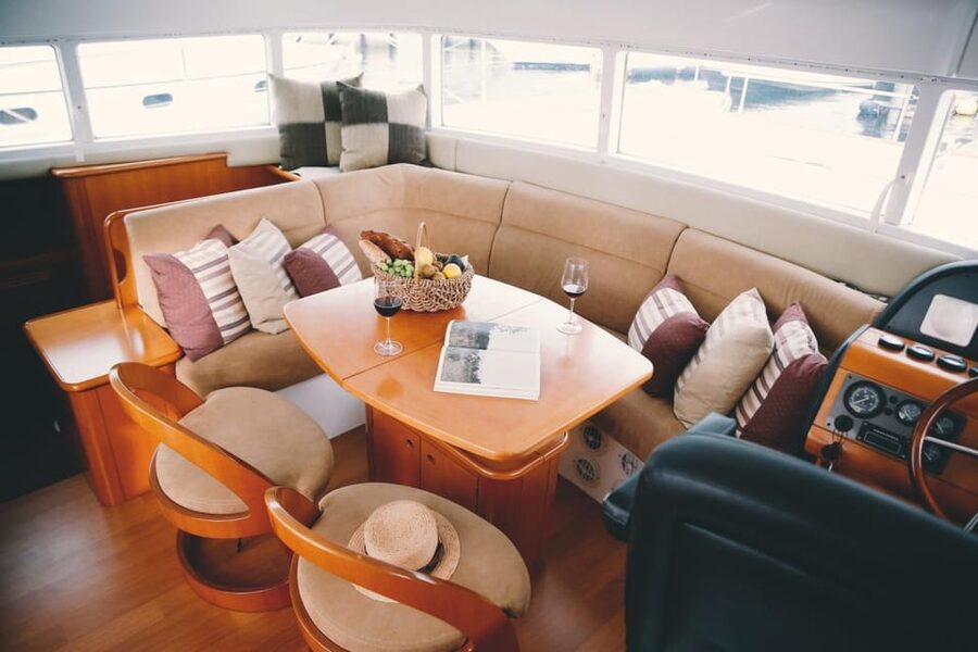 Busan: Group Sightseeing Yacht Cruise with Snacks and Drinks - Space on board and comfort in different weather