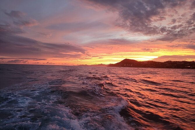 Cabo Arch Sunset Yacht Tour - Dinner & Drinks — Up to 18 Guests - Who will enjoy this Cabo sunset cruise?