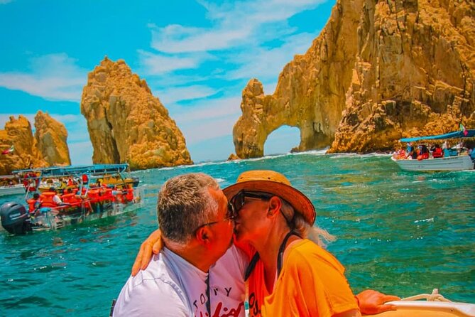 Cabo life Private Yacht in Los Cabos | 10 PAX & 3 HRS - A private way to see Cabo from the sea