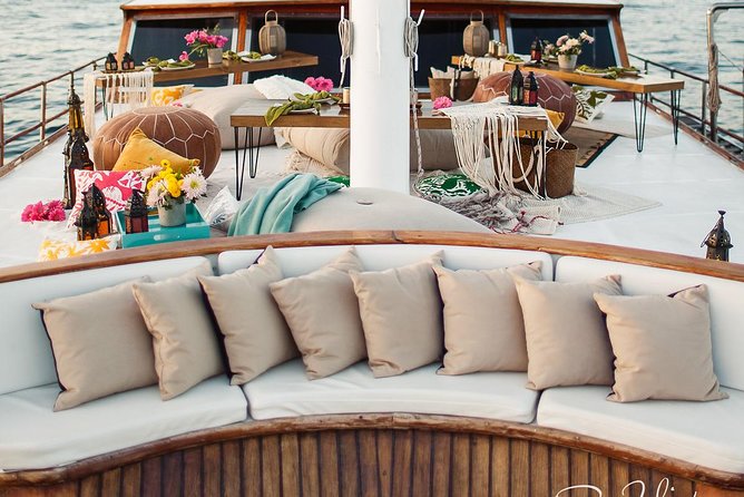 Cabo San Lucas Luxury Sailing Yacht and Dinner with a Chef - Steak and shrimp sound better than the meal performs every time
