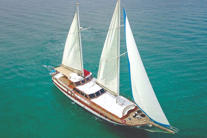 Cabo San Lucas Luxury Sailing Yacht and Dinner with a Chef - Comfort and safety deserve a realistic look