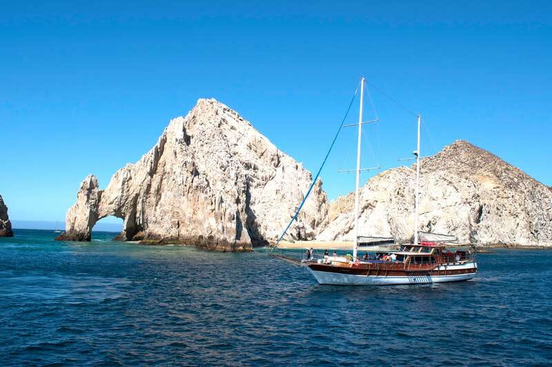 Cabo San Lucas: Sunset Yacht Cruise w/Chef Dinner & Open Bar - Group size and private bookings