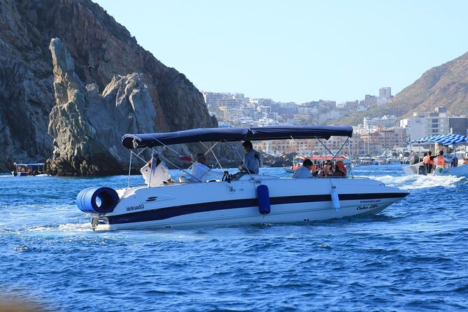 Cabo Yacht Tour – Arch, Pelican Rock & Scenic Landmarks - The Arch deserves the most camera time