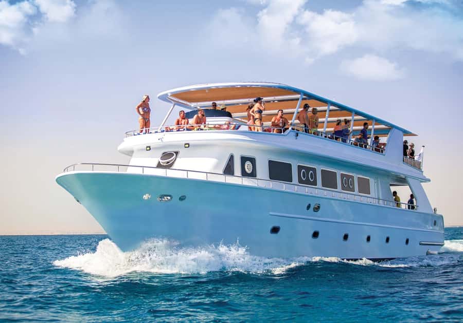 Cairo to Red Sea: VIP Yacht Cruise, Snorkeling & Lunch - Lunch on board, with useful choices for families