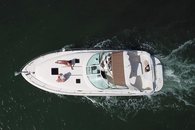 Cancun Bay Private 2-Hour on a Luxury Yacht - Two hours between Cancun Bay and Nichupté Lagoon