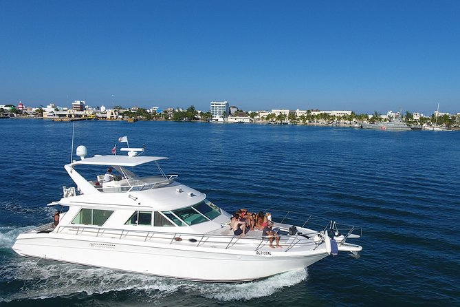 Cancun Boat Tour to Isla Mujeres on Luxury Yacht with Chef -SR55C - Water toys you can add for more action
