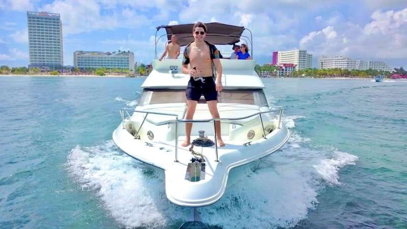 Cancun: Private Luxury 46-Feet Flybridge Yacht Cruise - Snorkeling near Isla Mujeres