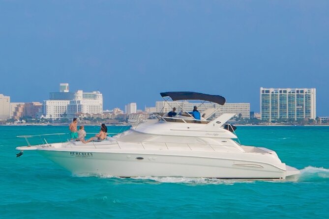 Cancún Yacht Rental SeaRay 46ft 25P13 - Setting out from Cancun’s Hotel Zone