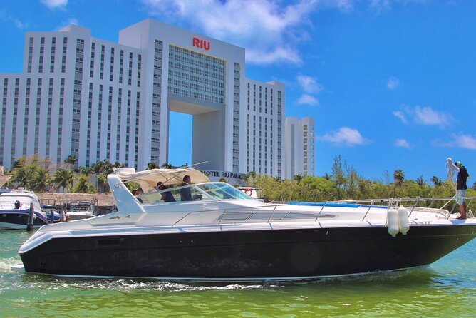 Cancun yachts rental BEATIFUL YACHT 46FT, 15 PAX MAX 25P6 - Cruising toward Isla Mujeres on the four-hour route