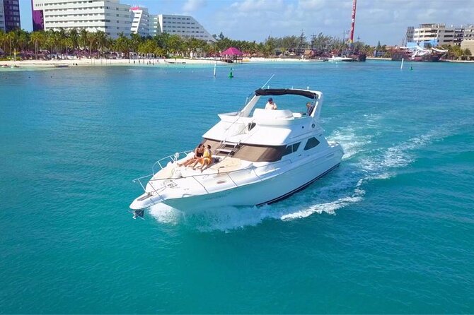 Cancun yachts rental YACHT 46 FT, 15 PAX MAX 25P12 - Cruising Cancun Bay on the shorter trip