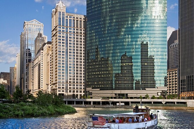 Chicago River Architecture Tour Aboard a Historic Yacht - The Chicago River and its wall of skyscrapers