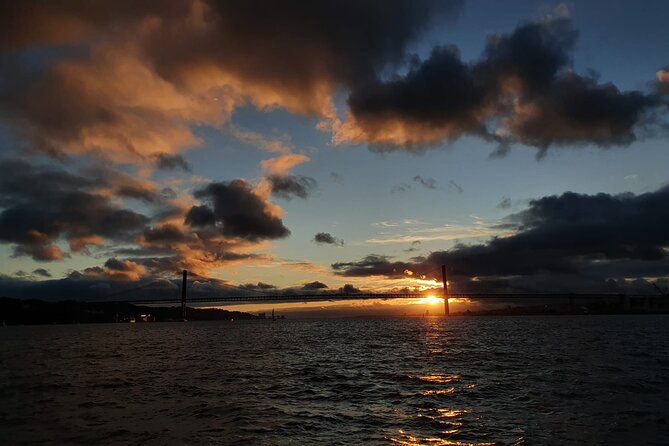 Classic Yacht Experience in Lisbon with portuguese wine - Cristo Rei and the Broad Tagus View
