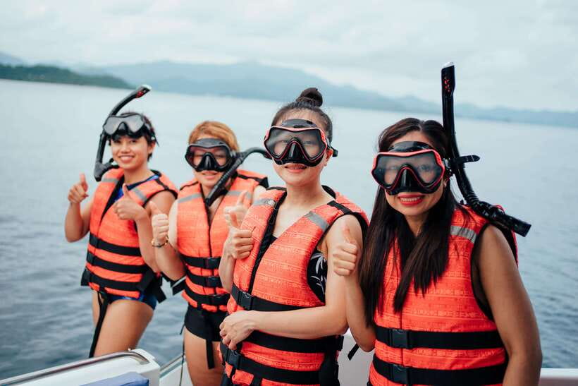 Coron: Private Island-Hopping Tour on a Yacht or Speedboat - Guides, crews, and the photography add-on