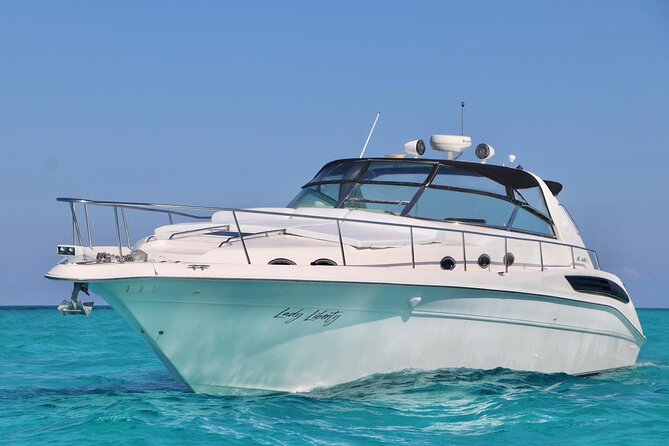 Cruise in Elegance: Luxury Yacht Rental in Cancun - Crew service and the small touches
