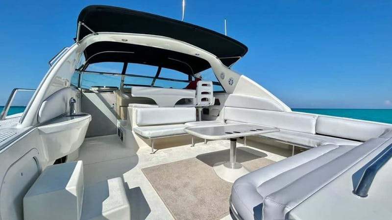 Cruising paradise in a luxury yacht in Cancun - Taking photographs from the water