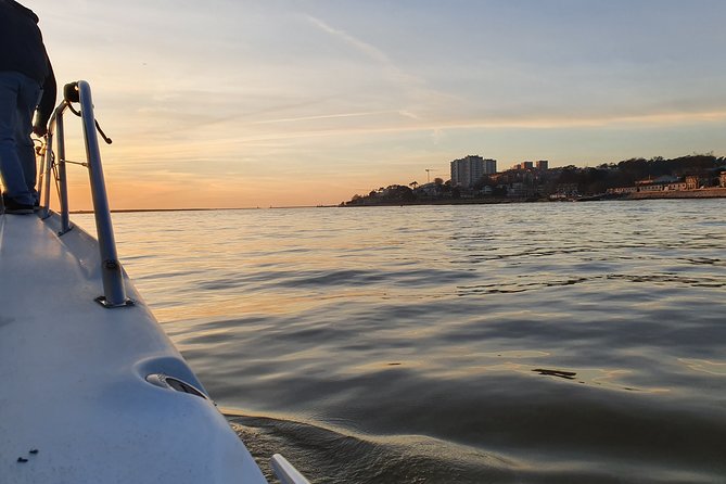 Day trip by private yacht to Curva da Lomba from Porto - The Crestuma lock adds a working-river lesson