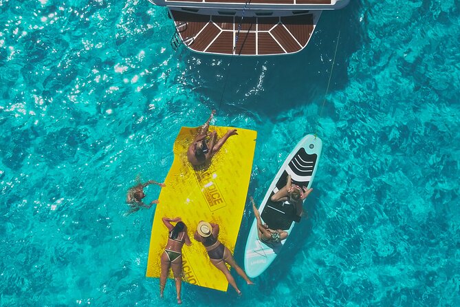 Deluxe Yacht 48FT with FlyBrige Rental in Cancun - Weather can change the whole day