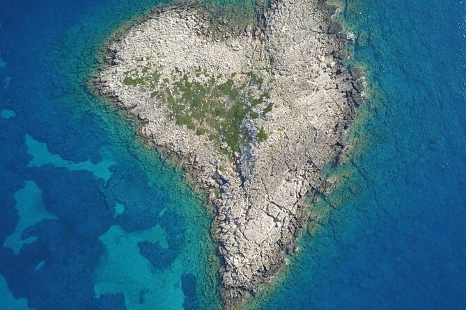 Discover the beauty of the Messinian Inousses Islands on a Yacht - Methoni Castle viewed from the sea