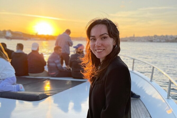 Dolmabahçe Palace Tour with Guide and Luxury Yacht Sunset Cruises - Starting at Dolmabahçe Clock Tower