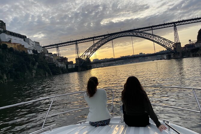 Douro Tour on a Private Yacht in Porto - A two-hour view of Porto from the Douro