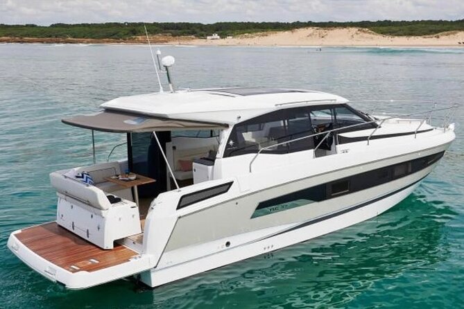 Douro Tour on a Private Yacht in Porto - Boarding at Marina da Afurada