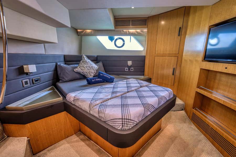 Dubai: 2-Hour Private Yacht Cruise around Burj Al-Arab - Choosing daylight or an evening cruise