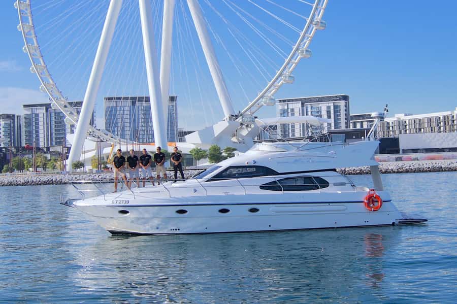 Dubai: 2 hr Private Yacht Cruise & softdrinks + Optional BBQ - Swimming from the yacht