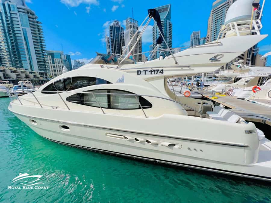 Dubai: Azimut 42 Feet Private Luxury Yacht Cruise - Sightseeing around Dubai Marina