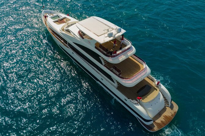 Dubai Harbour Super Yacht Experience with gourmet & Drinks - What to wear and what to bring