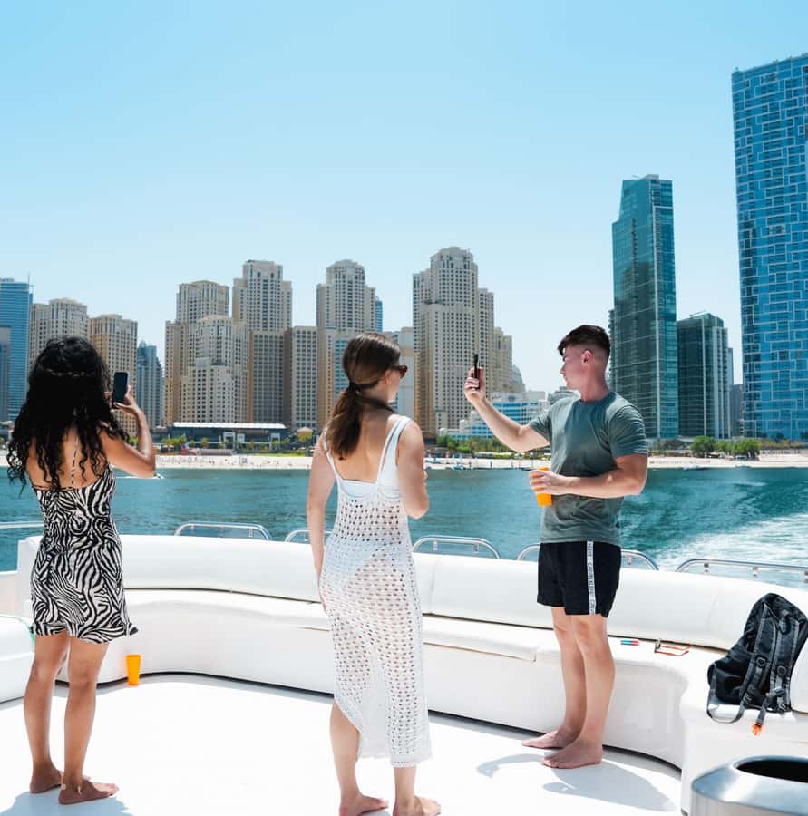 Dubai: Instagrammable Yacht Tour with Drinks & Ain/JBR Views - Service aboard the yacht