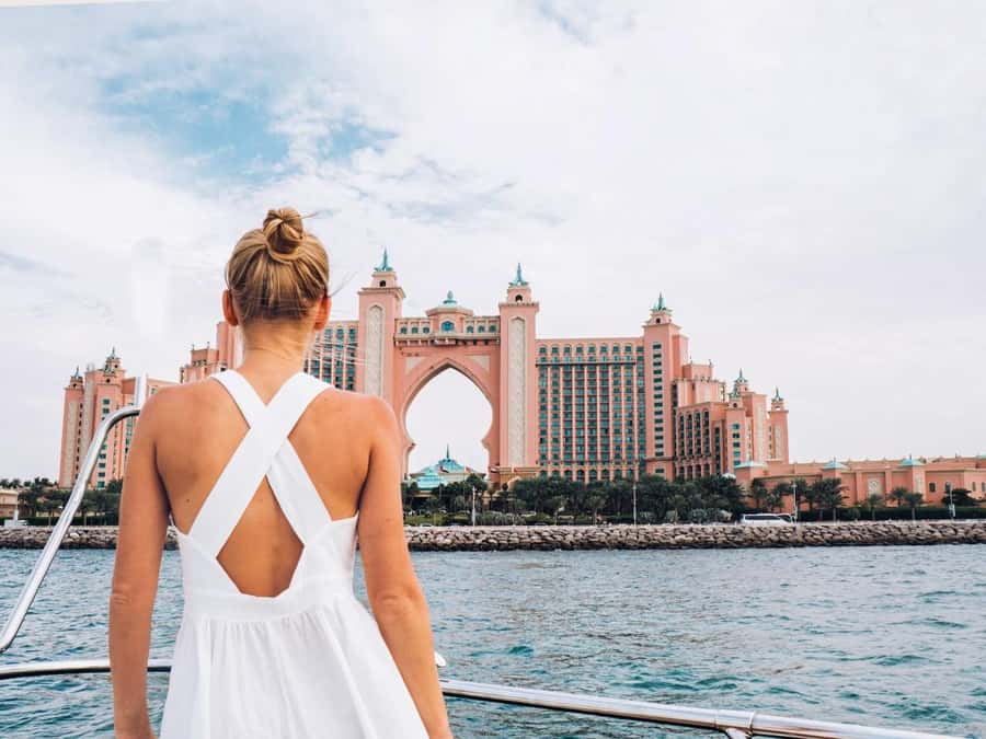 Dubai: Luxury Sunset Yacht Tour with Snacks and Drinks - Quick points before you book