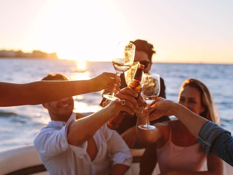 Dubai: Luxury Sunset Yacht Tour with Snacks and Drinks - JBR and Dubai Marina as the light fades