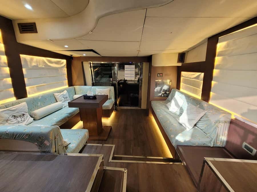 Dubai Marina luxury Yacht Tour: AinDubai,JBR &Harbour(1Hour) - What this Dubai Marina cruise really offers