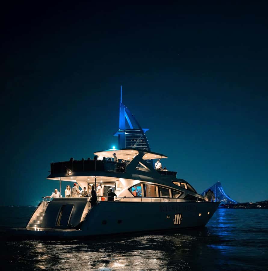 Dubai Marina: Luxury Yacht Tour with Breakfast or BBQ Option - The one-hour route around the marina