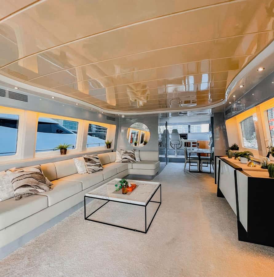 Dubai Marina: Luxury Yacht Tour with Breakfast or BBQ Option - Timing, value and who should book