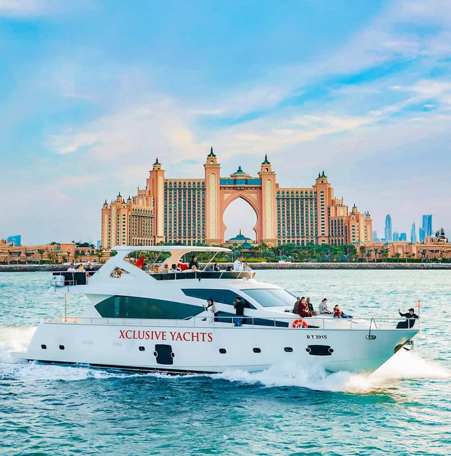 Dubai Marina: Luxury Yacht Tour with Breakfast or BBQ Option - Check-in at Dubai Marina