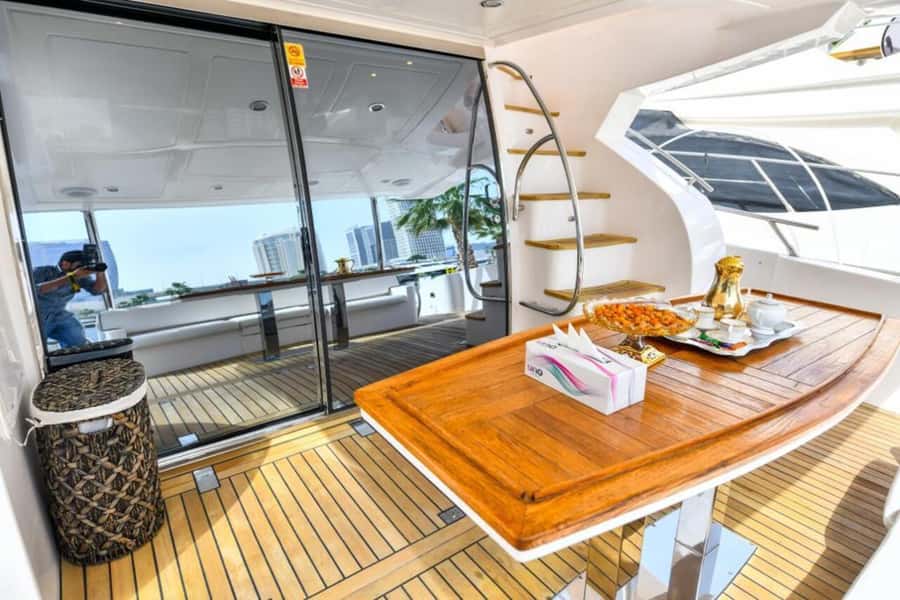 Dubai: Marina Private Luxury Yacht Tour - The swim stop near JBR or the lagoon