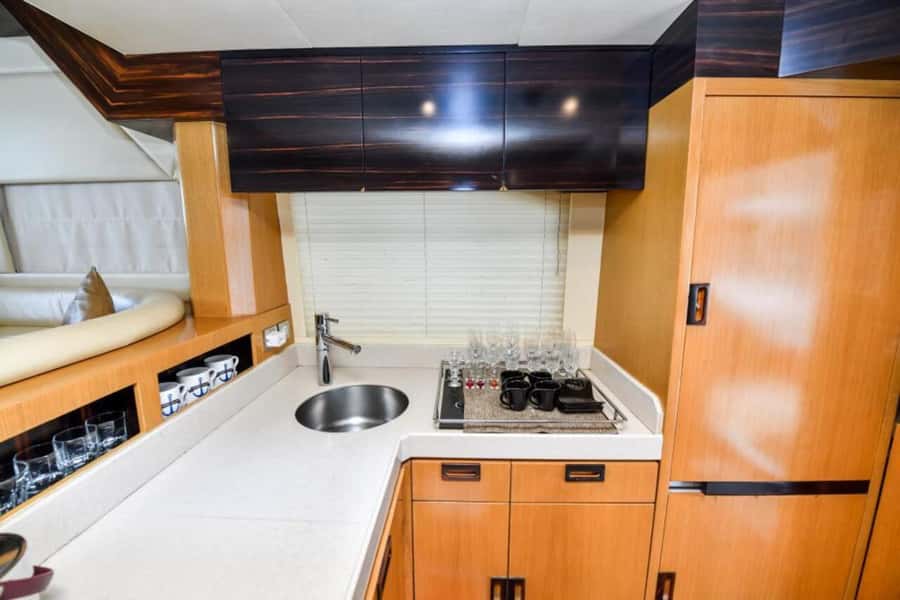 Dubai: Marina Private Luxury Yacht Tour - Music, photos, and your own group