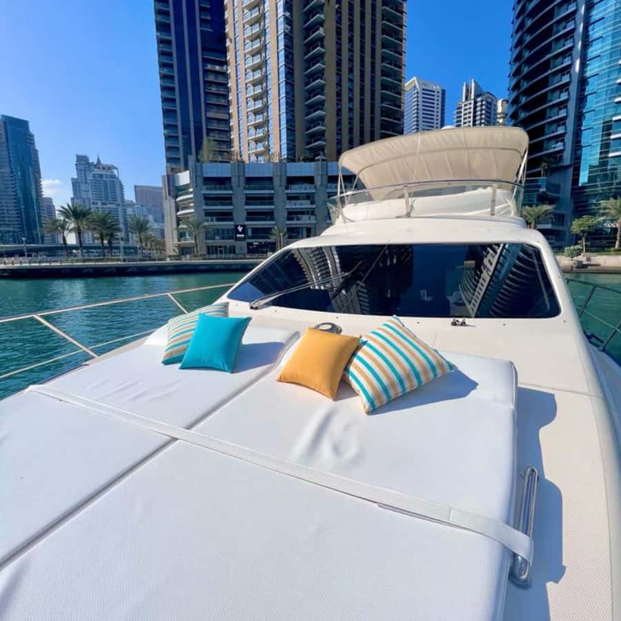 Dubai: Marina Sightseeing on Yacht with Breakfast - Cruising Dubai Marina for about 15 minutes
