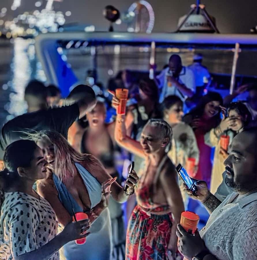 Dubai: Marina Yacht Party with BBQ, Unlimited Drinks and DJ - Checking in near Marina Mansion
