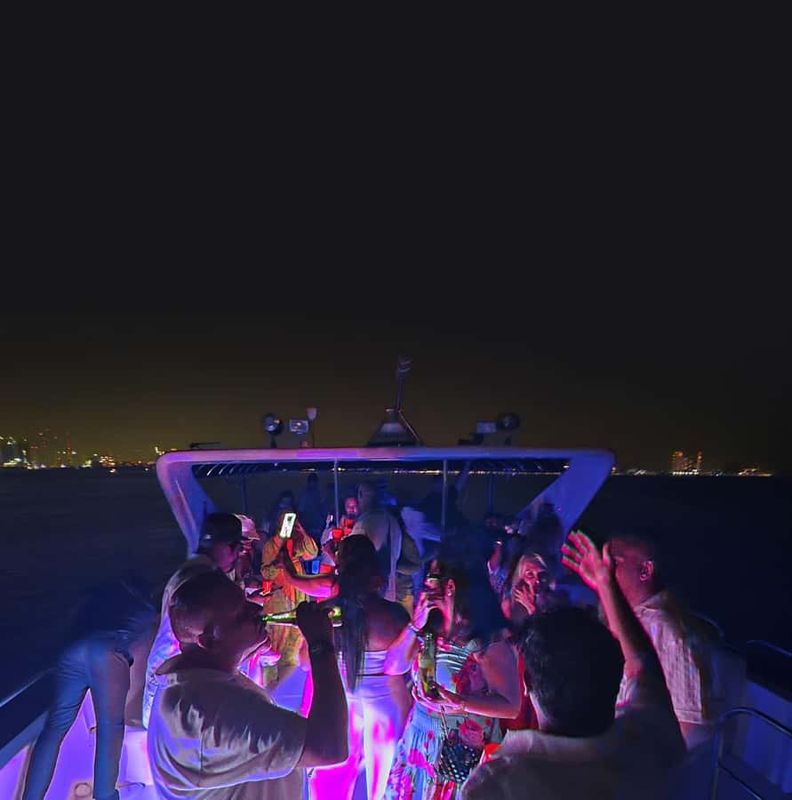 Dubai: Marina Yacht Party with BBQ, Unlimited Drinks and DJ - Service, celebrations, and group comfort